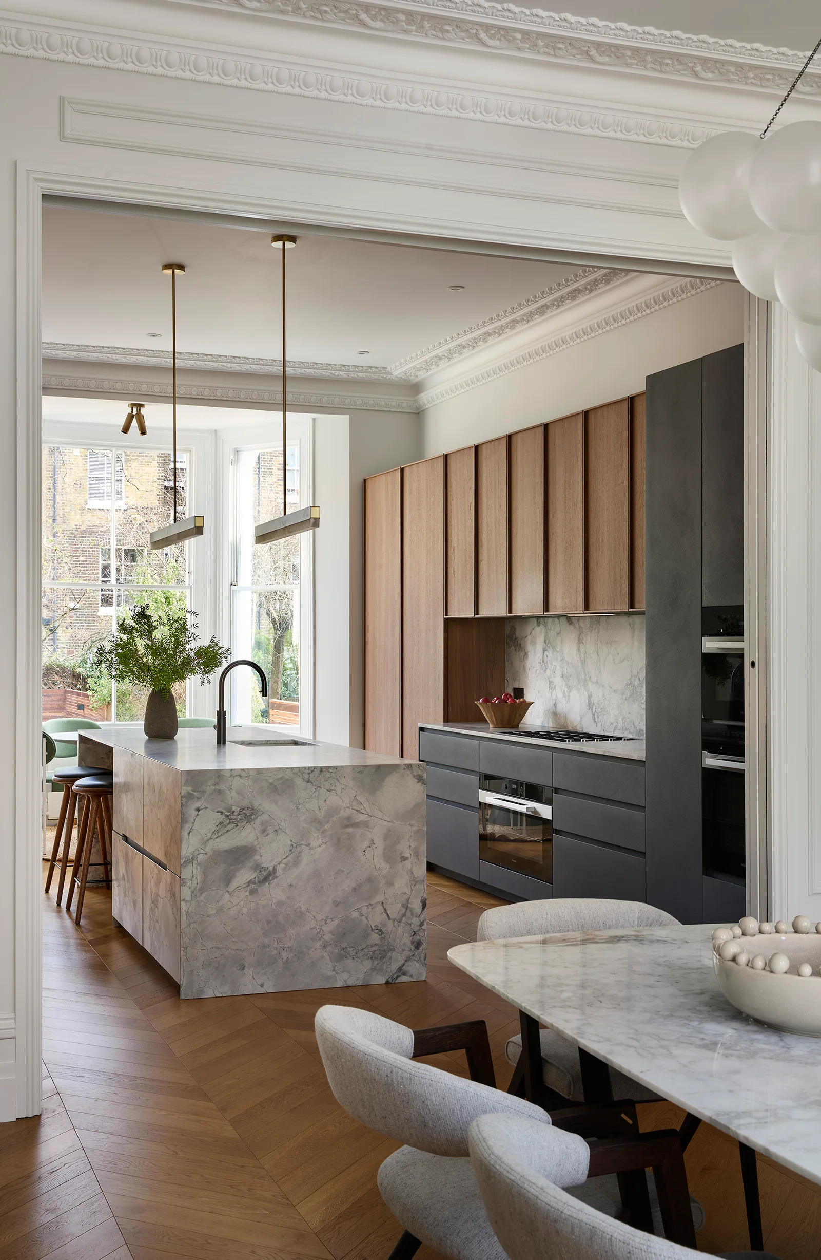 London Townhouse — Marble Island, Oak & Charcoal