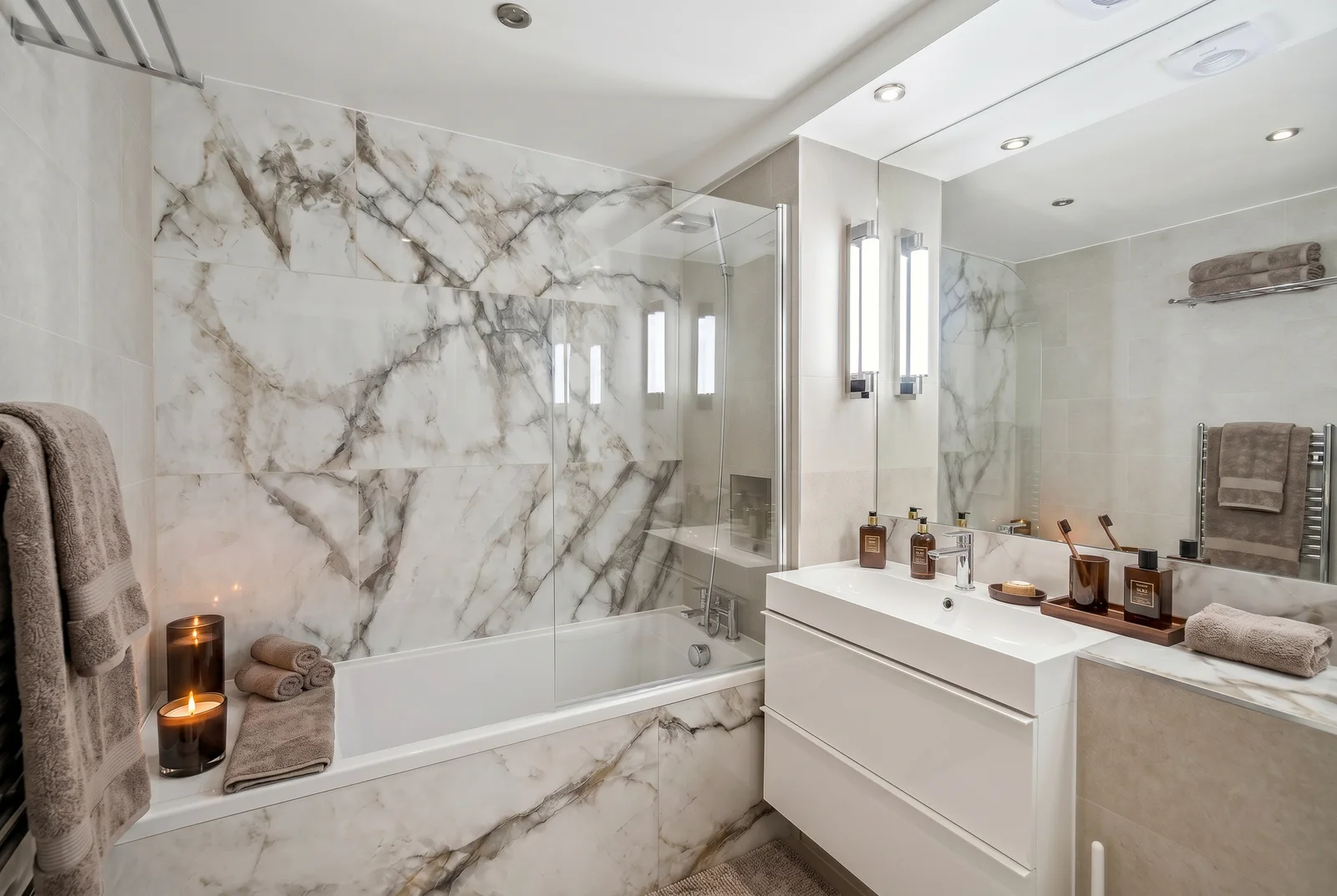Main bathroom — Inverness Terrace